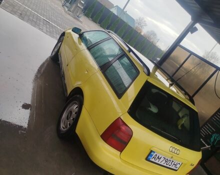 Желтый Ауди А4, объемом двигателя 1.8 л и пробегом 200 тыс. км за 2500 $, фото 3 на Automoto.ua