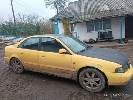 Желтый Ауди А4, объемом двигателя 1.9 л и пробегом 350 тыс. км за 2500 $, фото 1 на Automoto.ua