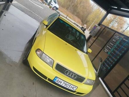 Жовтий Ауді А4, об'ємом двигуна 1.8 л та пробігом 200 тис. км за 2500 $, фото 1 на Automoto.ua