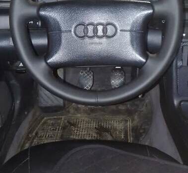 Серый Ауди А4, объемом двигателя 2.6 л и пробегом 242 тыс. км за 2250 $, фото 7 на Automoto.ua