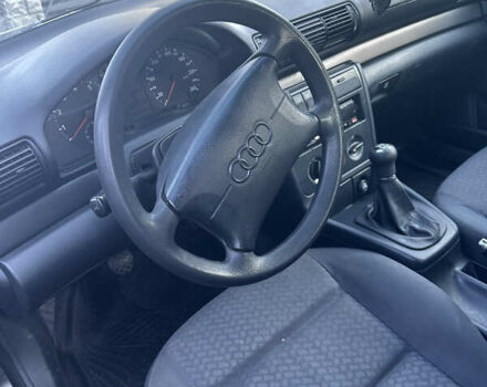 Серый Ауди А4, объемом двигателя 1.6 л и пробегом 291 тыс. км за 3200 $, фото 1 на Automoto.ua