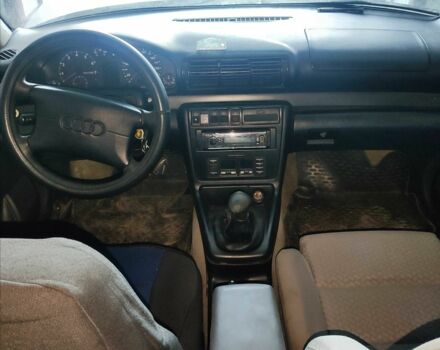 Сірий Ауді А4, об'ємом двигуна 1.8 л та пробігом 350 тис. км за 1188 $, фото 7 на Automoto.ua