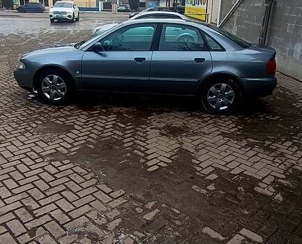Серый Ауди А4, объемом двигателя 1.8 л и пробегом 0 тыс. км за 3250 $, фото 1 на Automoto.ua