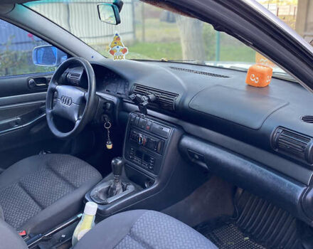 Серый Ауди А4, объемом двигателя 1.6 л и пробегом 262 тыс. км за 2000 $, фото 4 на Automoto.ua