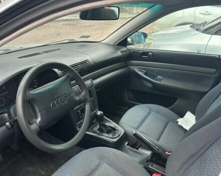 Сірий Ауді А4, об'ємом двигуна 1.6 л та пробігом 400 тис. км за 2100 $, фото 5 на Automoto.ua