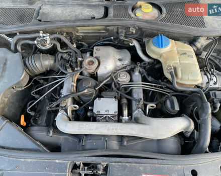 Сірий Ауді А4, об'ємом двигуна 2.5 л та пробігом 370 тис. км за 3350 $, фото 7 на Automoto.ua