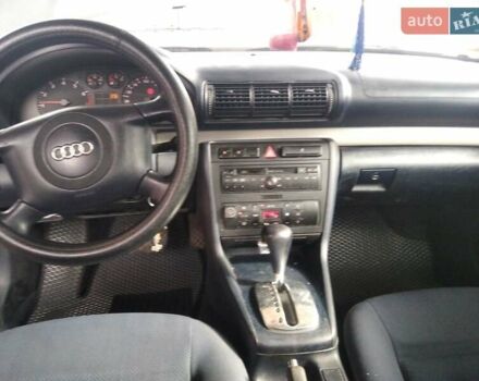 Серый Ауди А4, объемом двигателя 1.8 л и пробегом 210 тыс. км за 3500 $, фото 6 на Automoto.ua