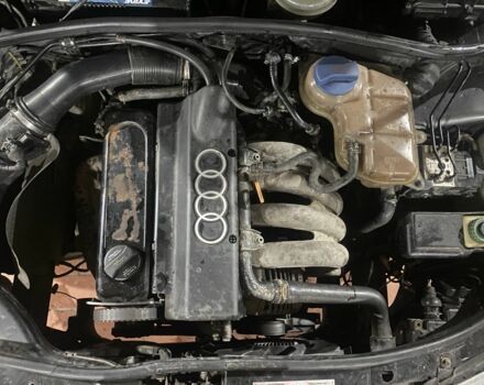 Сірий Ауді А4, об'ємом двигуна 1.6 л та пробігом 200 тис. км за 1250 $, фото 7 на Automoto.ua