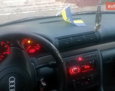 Ауді А4 1999 у Бурштыне на Automoto.ua Сірий Ауді А4, об'ємом двигуна 1.8 л та пробігом 310 тис. км за 2900 $, фото 4 на Automoto.ua