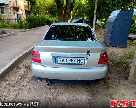 Серый Ауди А4, объемом двигателя 2.5 л и пробегом 300 тыс. км за 3800 $, фото 1 на Automoto.ua