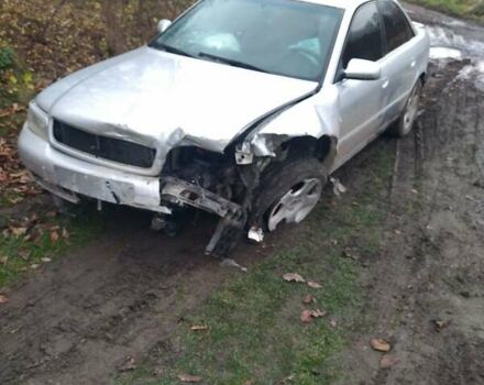 Сірий Ауді А4, об'ємом двигуна 2.4 л та пробігом 384 тис. км за 1000 $, фото 1 на Automoto.ua