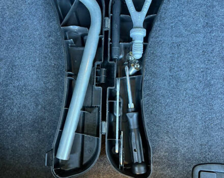 Сірий Ауді А4, об'ємом двигуна 2 л та пробігом 260 тис. км за 4200 $, фото 16 на Automoto.ua