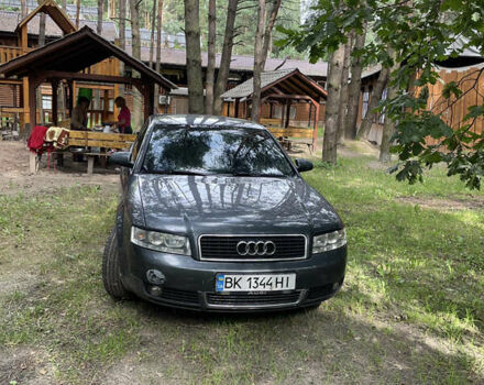 Серый Ауди А4, объемом двигателя 2 л и пробегом 346 тыс. км за 4500 $, фото 3 на Automoto.ua
