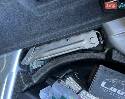 Сірий Ауді А4, об'ємом двигуна 2 л та пробігом 260 тис. км за 4200 $, фото 18 на Automoto.ua
