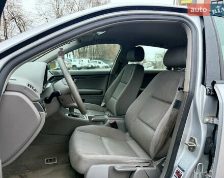 Сірий Ауді А4, об'ємом двигуна 1.6 л та пробігом 206 тис. км за 4450 $, фото 15 на Automoto.ua