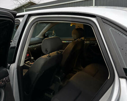 Сірий Ауді А4, об'ємом двигуна 1.6 л та пробігом 259 тис. км за 4600 $, фото 12 на Automoto.ua