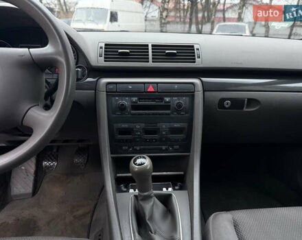 Сірий Ауді А4, об'ємом двигуна 1.6 л та пробігом 206 тис. км за 4450 $, фото 14 на Automoto.ua