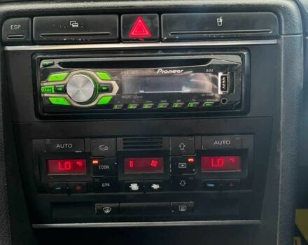 Сірий Ауді А4, об'ємом двигуна 1.6 л та пробігом 249 тис. км за 4500 $, фото 18 на Automoto.ua