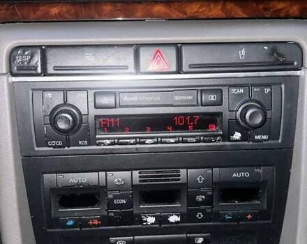 Ауді А4 2002 у Житомирі на Automoto.ua Сірий Ауді А4, об'ємом двигуна 1.6 л та пробігом 259 тис. км за 5600 $, фото 17 на Automoto.ua
