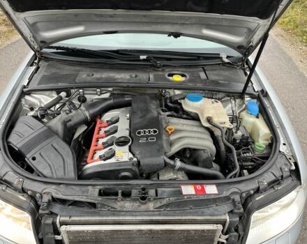 Сірий Ауді А4, об'ємом двигуна 2 л та пробігом 236 тис. км за 1418 $, фото 4 на Automoto.ua