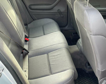 Сірий Ауді А4, об'ємом двигуна 1.6 л та пробігом 207 тис. км за 5999 $, фото 106 на Automoto.ua