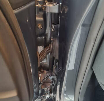 Сірий Ауді А4, об'ємом двигуна 1.6 л та пробігом 166 тис. км за 7100 $, фото 19 на Automoto.ua