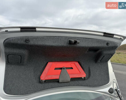 Сірий Ауді А4, об'ємом двигуна 1.6 л та пробігом 176 тис. км за 7999 $, фото 30 на Automoto.ua