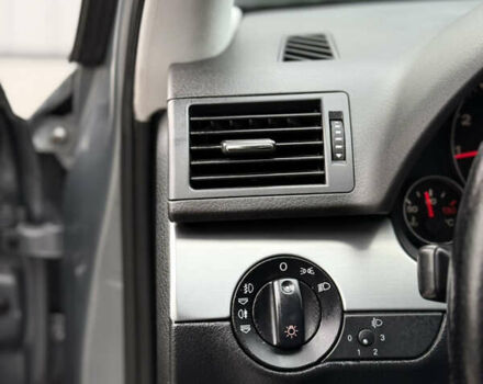 Сірий Ауді А4, об'ємом двигуна 1.6 л та пробігом 193 тис. км за 6500 $, фото 44 на Automoto.ua
