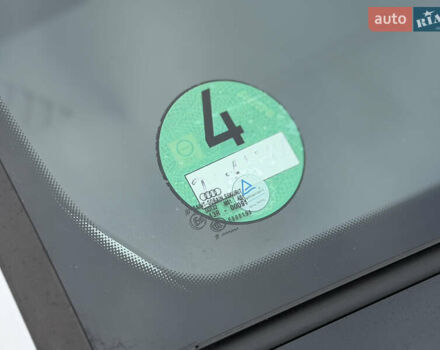 Сірий Ауді А4, об'ємом двигуна 1.6 л та пробігом 176 тис. км за 7999 $, фото 5 на Automoto.ua