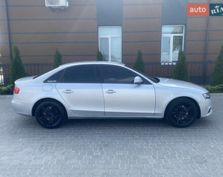 Сірий Ауді А4, об'ємом двигуна 2 л та пробігом 319 тис. км за 7999 $, фото 4 на Automoto.ua