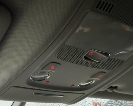 Сірий Ауді А4, об'ємом двигуна 1.8 л та пробігом 193 тис. км за 10000 $, фото 31 на Automoto.ua