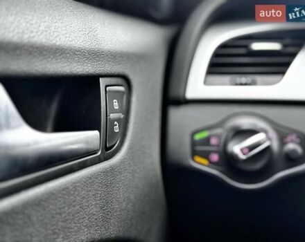 Сірий Ауді А4, об'ємом двигуна 1.8 л та пробігом 1 тис. км за 9999 $, фото 43 на Automoto.ua