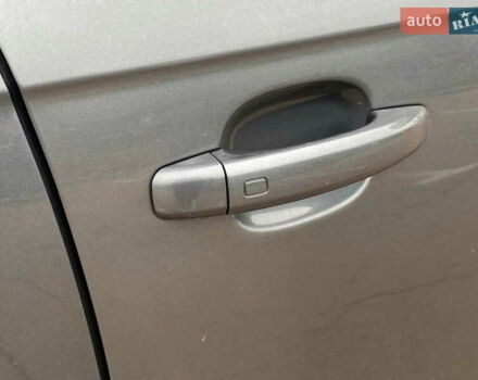 Серый Ауди А4, объемом двигателя 2 л и пробегом 215 тыс. км за 8999 $, фото 4 на Automoto.ua