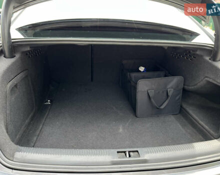 Сірий Ауді А4, об'ємом двигуна 2.01 л та пробігом 250 тис. км за 11990 $, фото 5 на Automoto.ua