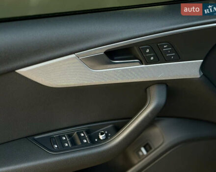 Сірий Ауді А4, об'ємом двигуна 2 л та пробігом 110 тис. км за 19500 $, фото 12 на Automoto.ua