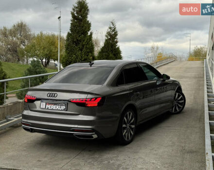 Ауді А4 2020 у Києві на Automoto.ua Сірий Ауді А4, об'ємом двигуна 1.98 л та пробігом 72 тис. км за 31499 $, фото 4 на Automoto.ua
