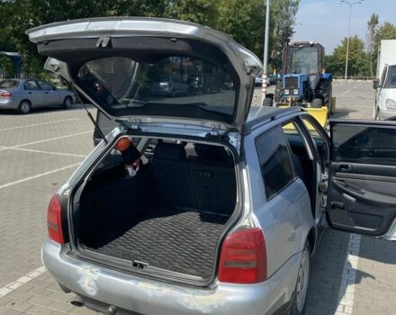 Серый Ауди А4, объемом двигателя 1.6 л и пробегом 280 тыс. км за 2400 $, фото 3 на Automoto.ua