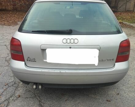 Серый Ауди А4, объемом двигателя 0 л и пробегом 111 тыс. км за 1700 $, фото 4 на Automoto.ua