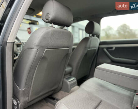 Сірий Ауді А4, об'ємом двигуна 1.8 л та пробігом 250 тис. км за 3999 $, фото 11 на Automoto.ua