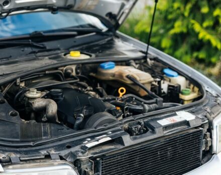 Ауді А4 2001 у Львові на Automoto.ua Сірий Ауді А4, об'ємом двигуна 1.9 л та пробігом 457 тис. км за 3750 $, фото 12 на Automoto.ua