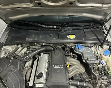 Сірий Ауді А4, об'ємом двигуна 1.6 л та пробігом 250 тис. км за 4400 $, фото 15 на Automoto.ua