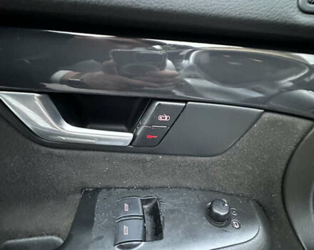 Сірий Ауді А4, об'ємом двигуна 1.6 л та пробігом 250 тис. км за 4400 $, фото 41 на Automoto.ua