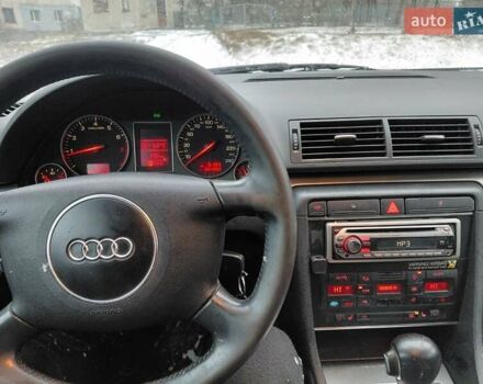 Сірий Ауді А4, об'ємом двигуна 1.78 л та пробігом 300 тис. км за 3850 $, фото 9 на Automoto.ua