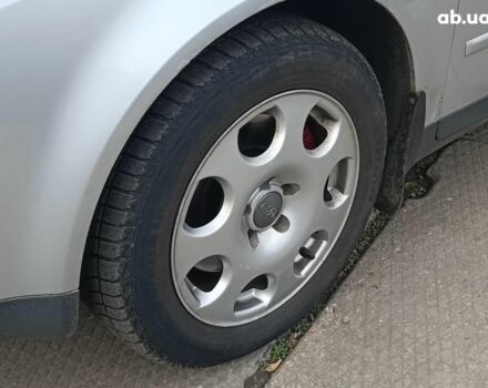 Сірий Ауді А4, об'ємом двигуна 2.4 л та пробігом 282 тис. км за 5390 $, фото 5 на Automoto.ua