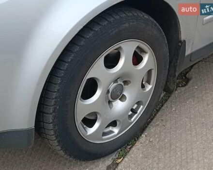 Сірий Ауді А4, об'ємом двигуна 2.4 л та пробігом 282 тис. км за 5390 $, фото 5 на Automoto.ua