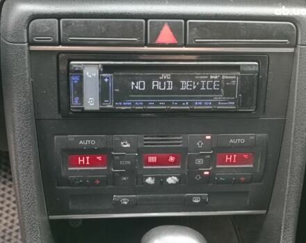 Сірий Ауді А4, об'ємом двигуна 2.4 л та пробігом 282 тис. км за 5390 $, фото 24 на Automoto.ua