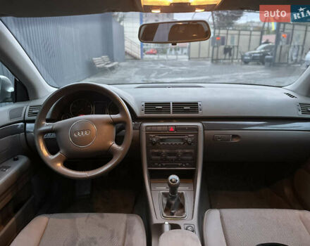 Сірий Ауді А4, об'ємом двигуна 2 л та пробігом 255 тис. км за 5900 $, фото 17 на Automoto.ua