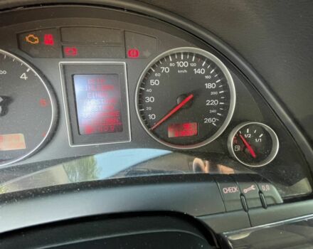 Ауди А4 2004 в Днепре (Днепропетровске) на Automoto.ua Серый Ауди А4, объемом двигателя 0 л и пробегом 318 тыс. км за 5000 $, фото 2 на Automoto.ua