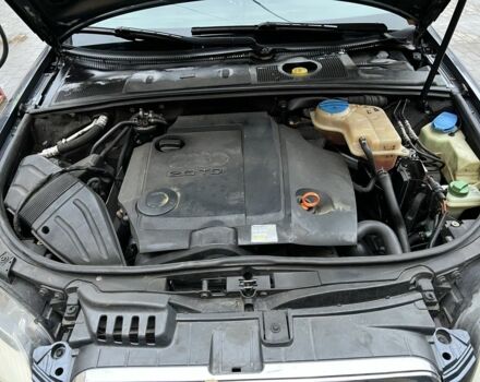 Сірий Ауді А4, об'ємом двигуна 2 л та пробігом 373 тис. км за 6600 $, фото 5 на Automoto.ua