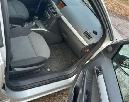 Сірий Ауді А4, об'ємом двигуна 2 л та пробігом 380 тис. км за 2550 $, фото 5 на Automoto.ua